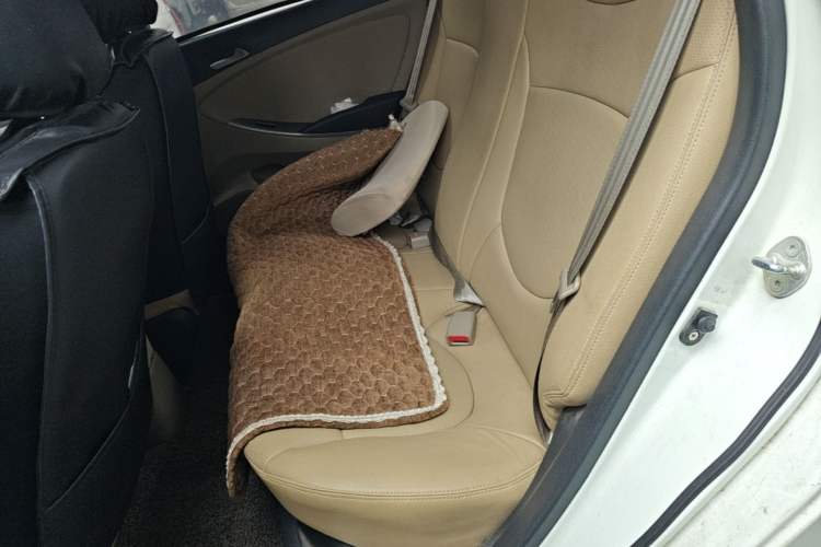 Used Hyundai Verna (older generation) 2014 1.4L Manual Smart GLS Trim Left Rear Seat