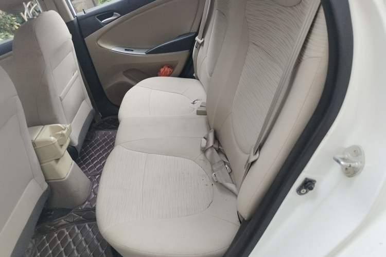 Used Hyundai Verna (older generation) 2014 1.4L Manual Smart GLS Trim Left Rear Seat