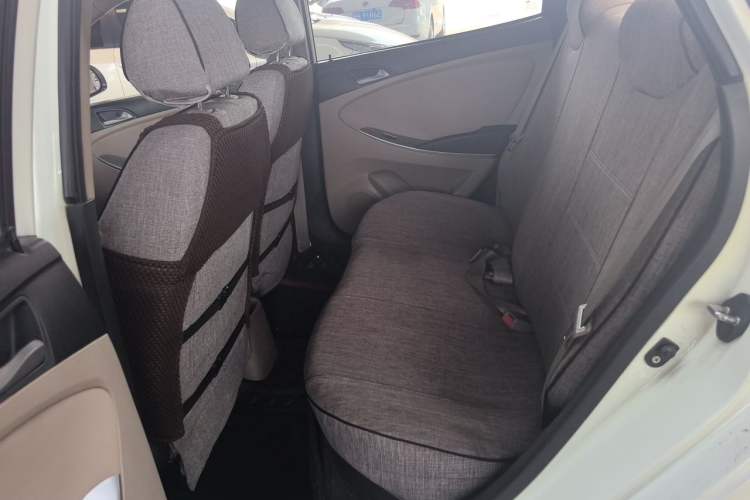 Used Hyundai Verna (older generation) 2014 1.4L Manual Smart GLS Trim Left Rear Seat