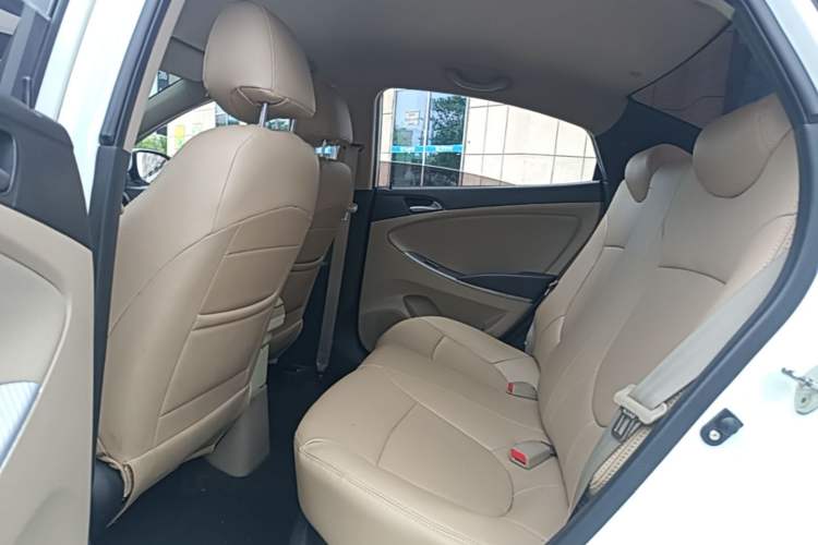 Used Hyundai Verna (older generation) 2014 1.4L Automatic Smart GLS Left Rear Seat