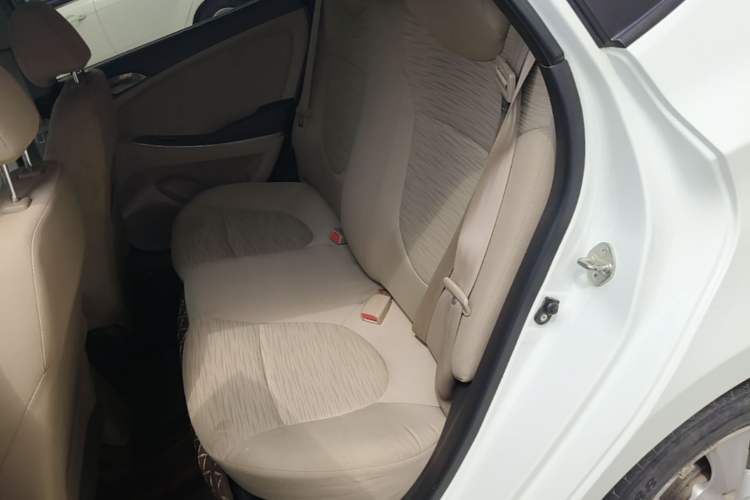 Used Hyundai Verna (older generation) 2014 1.4L Automatic Smart GLS Left Rear Seat