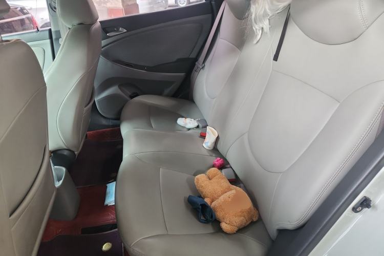 Used Hyundai Verna (older generation) 2014 1.4L Manual Top-Tier Model TOP Left Rear Seat