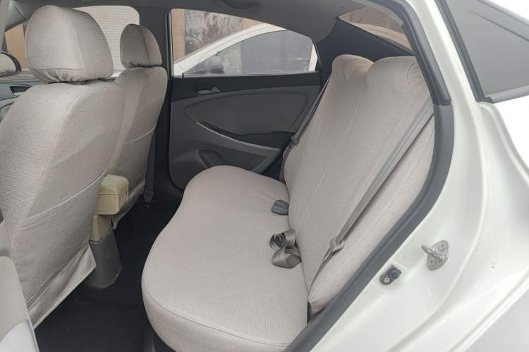 Used Hyundai Verna (older generation) 2014 1.4L Manual Smart GLS Trim Left Rear Seat