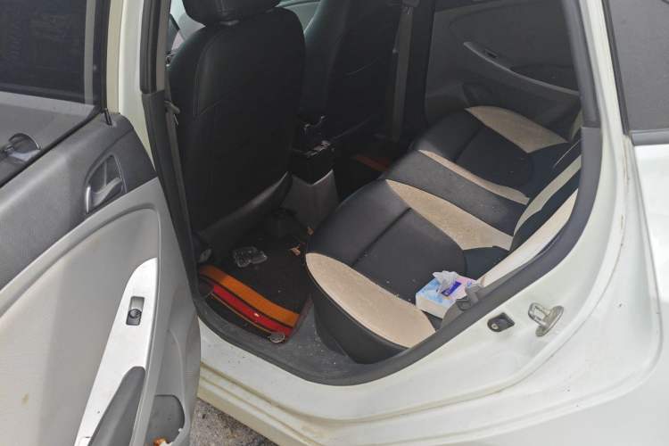 Used Hyundai Verna (older generation) 2014 1.4L Manual Smart GLS Trim Left Rear Seat