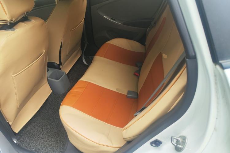 Used Hyundai Verna (older generation) 2014 1.4L Automatic Leading-Edge GLX Left Rear Seat