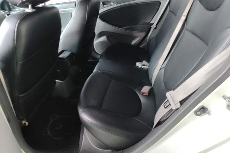 Used Hyundai Verna (older generation) 2014 1.4L Automatic Smart GLS Left Rear Seat
