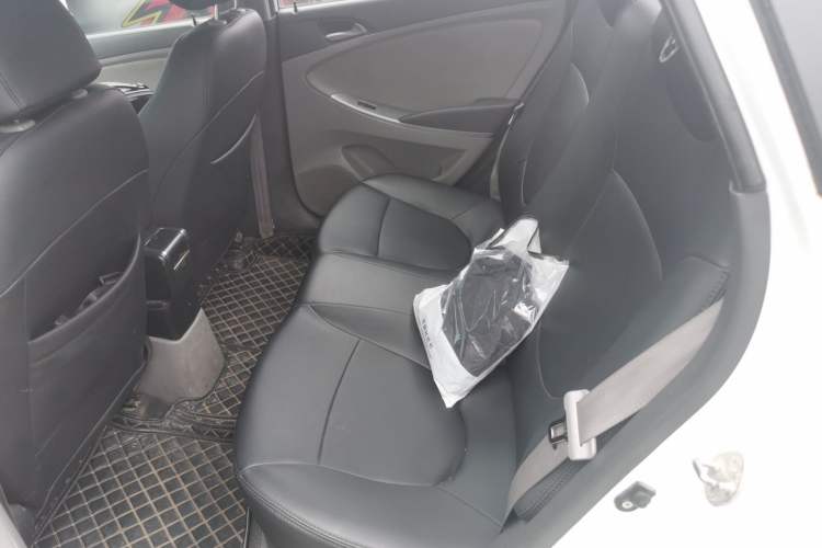Used Hyundai Verna (older generation) 2014 1.4L Manual Smart GLS Trim Left Rear Seat