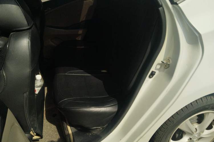 Used Hyundai Verna (older generation) 2014 1.4L Automatic Smart GLS Left Rear Seat