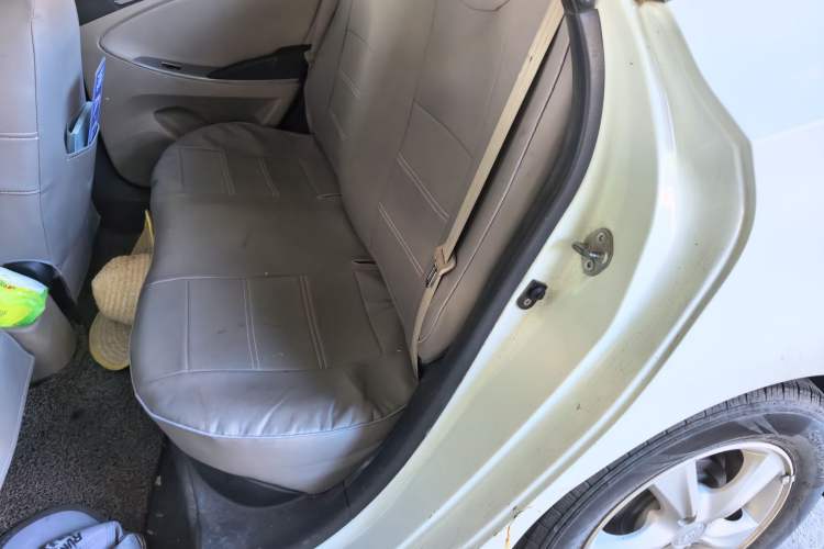 Used Hyundai Verna (older generation) 2014 1.4L Automatic Leading-Edge GLX Left Rear Seat