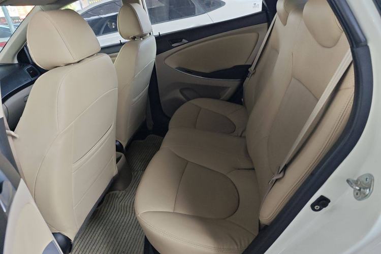 Used Hyundai Verna (older generation) 2014 1.4L Automatic Smart GLS Left Rear Seat
