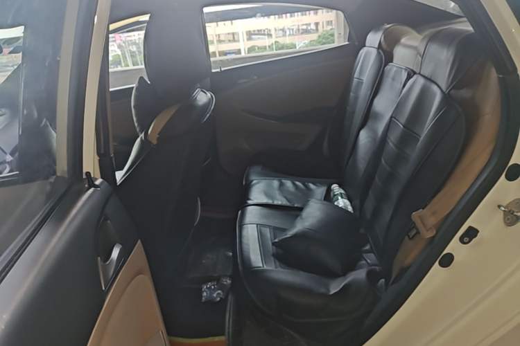 Used Hyundai Verna (older generation) 2014 1.4L Manual Smart GLS Trim Left Rear Seat