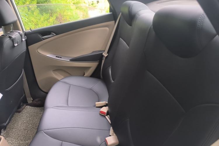 Used Hyundai Verna (older generation) 2014 1.4L Automatic Leading-Edge GLX Left Rear Seat