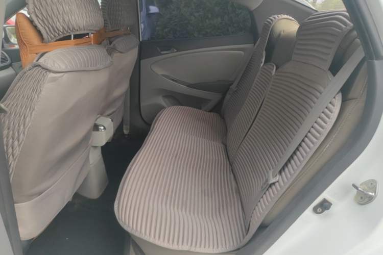 Used Hyundai Verna (older generation) 2014 1.4L Manual Smart GLS Trim Left Rear Seat