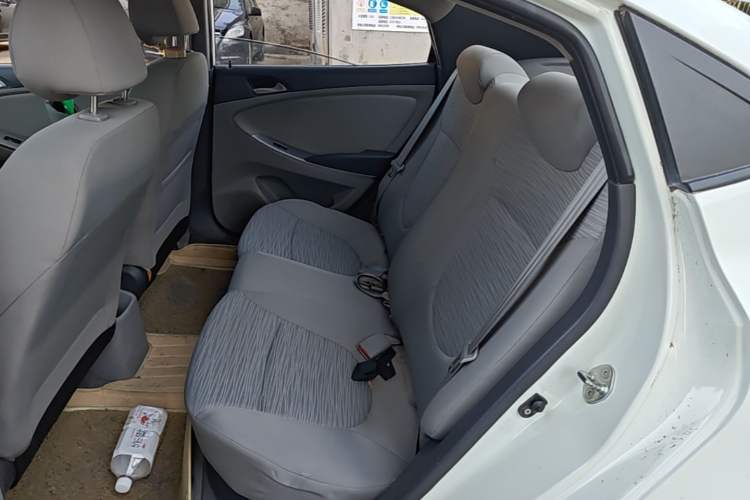 Used Hyundai Verna (older generation) 2014 1.4L Automatic Smart GLS Left Rear Seat