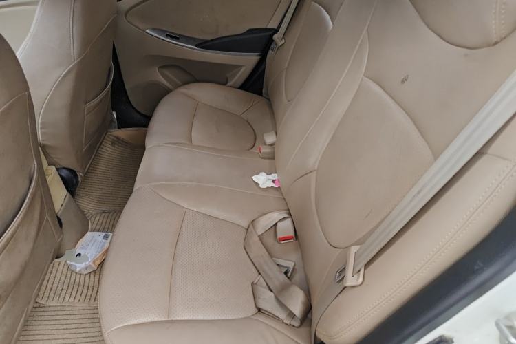 Used Hyundai Verna (older generation) 2014 1.4L Automatic Leading-Edge GLX Left Rear Seat
