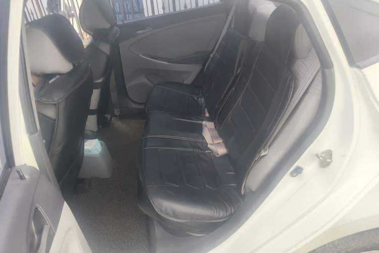 Used Hyundai Verna (older generation) 2014 1.4L Manual Smart GLS Trim Left Rear Seat