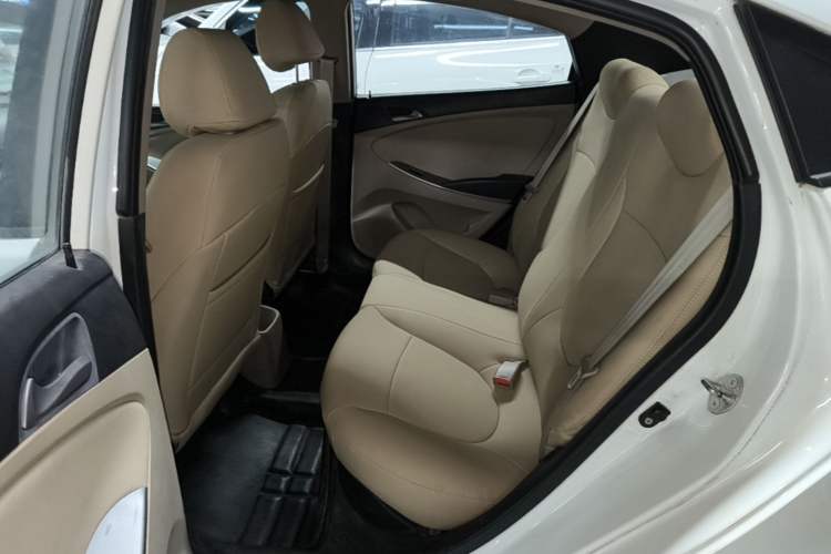 Used Hyundai Verna (older generation) 2014 1.4L Manual Smart GLS Trim Left Rear Seat