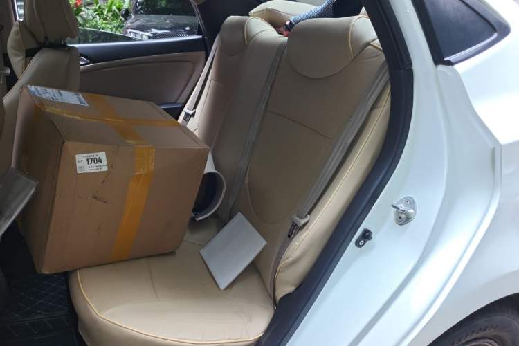Used Hyundai Verna (older generation) 2014 1.4L Automatic Leading-Edge GLX Left Rear Seat