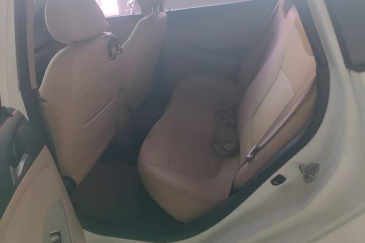 Used Hyundai Verna (older generation) 2014 1.4L Automatic Smart GLS Left Rear Seat