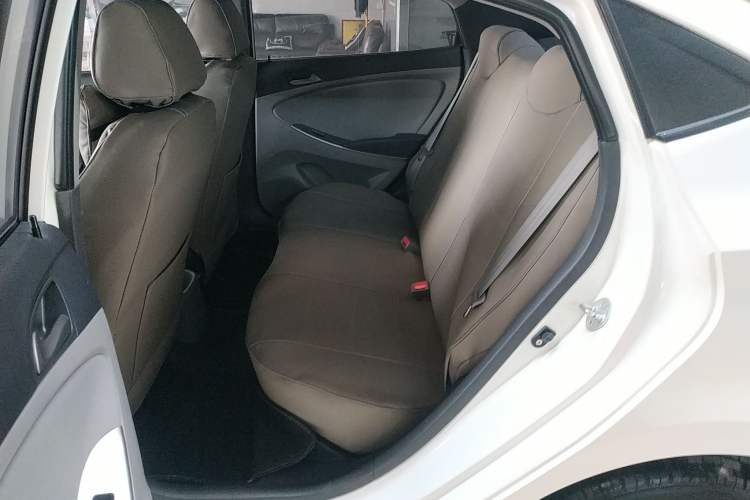 Used Hyundai Verna (older generation) 2014 1.4L Manual Smart GLS Trim Left Rear Seat