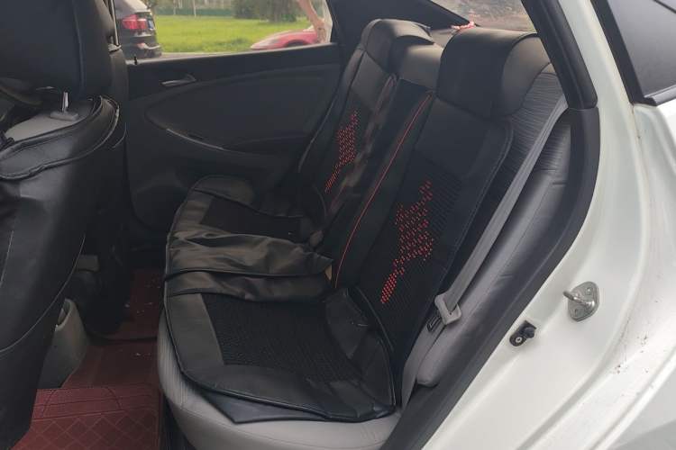 Used Hyundai Verna (older generation) 2014 1.4L Automatic Smart GLS Left Rear Seat