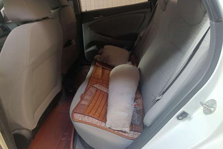 Used Hyundai Verna (older generation) 2014 1.4L Automatic Smart GLS Left Rear Seat