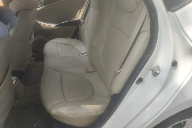 Used Hyundai Verna (older generation) 2014 1.4L Automatic Leading-Edge GLX Left Rear Seat