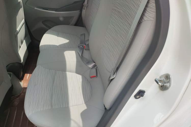 Used Hyundai Verna (older generation) 2014 1.4L Automatic Smart GLS Left Rear Seat
