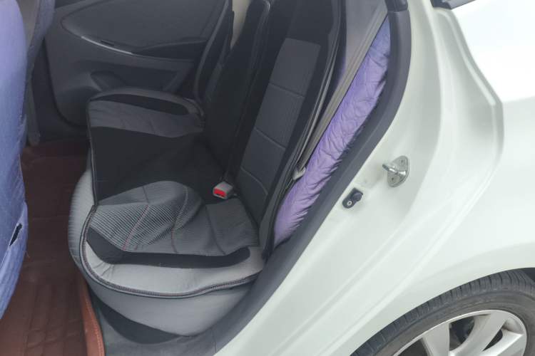 Used Hyundai Verna (older generation) 2014 1.4L Manual Top-Tier Model TOP Left Rear Seat