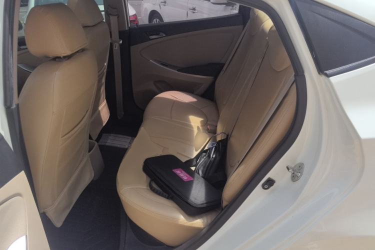 Used Hyundai Verna (older generation) 2014 1.4L Automatic Leading-Edge GLX Left Rear Seat