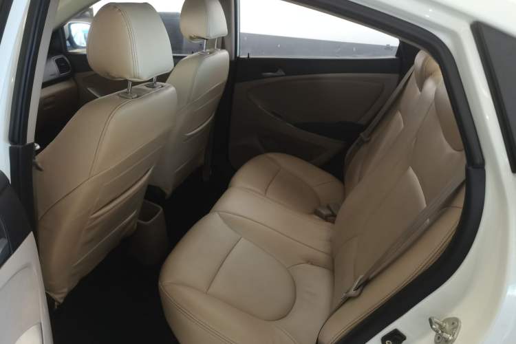 Used Hyundai Verna (older generation) 2014 1.4L Manual Smart GLS Trim Left Rear Seat