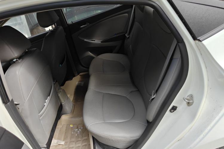 Used Hyundai Verna (older generation) 2014 1.4L Manual Smart GLS Trim Left Rear Seat