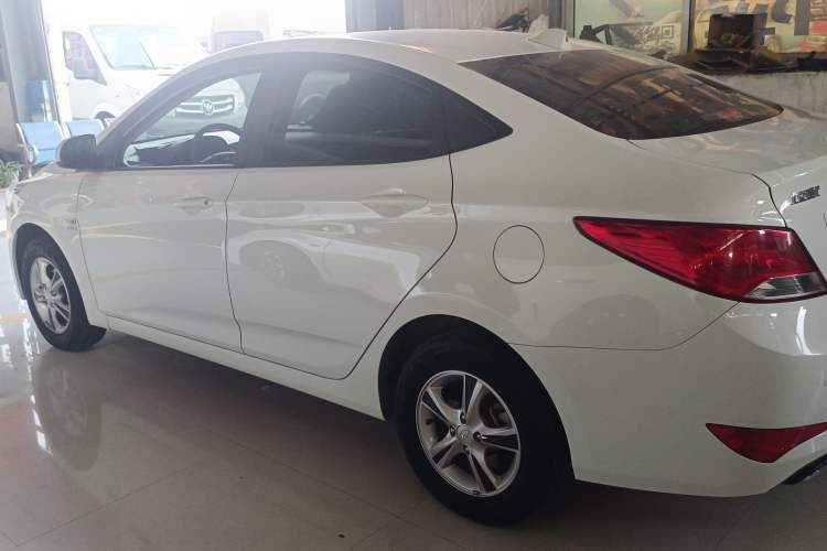 Used Hyundai Verna (older generation) 2014 1.4L Manual Smart GLS Trim Left Side