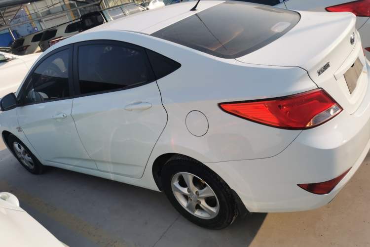 Used Hyundai Verna (older generation) 2014 1.4L Automatic Smart GLS Left Side