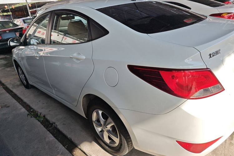 Used Hyundai Verna (older generation) 2014 1.4L Automatic Smart GLS Left Side