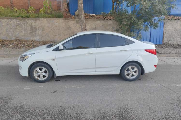 Used Hyundai Verna (older generation) 2014 1.4L Manual Smart GLS Trim Left Side