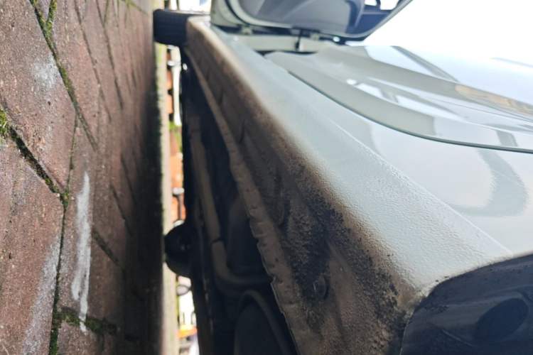 Used Hyundai Verna (older generation) 2014 1.4L Manual Smart GLS Trim Left Side Sill