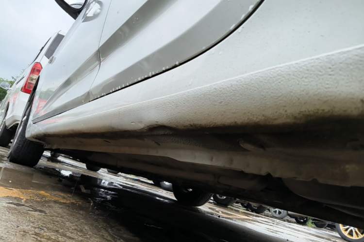 Used Hyundai Verna (older generation) 2014 1.4L Automatic Smart GLS Left Side Sill