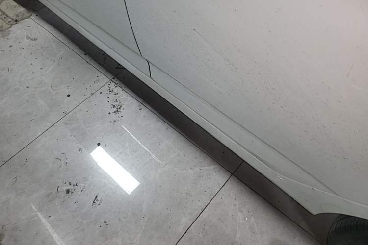 Used Hyundai Verna (older generation) 2014 1.4L Automatic Smart GLS Left Side Sill