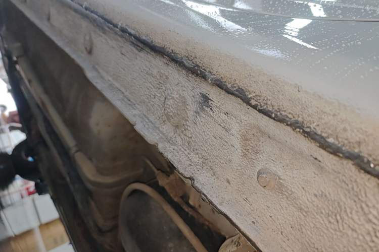 Used Hyundai Verna (older generation) 2014 1.4L Automatic Leading-Edge GLX Left Side Sill