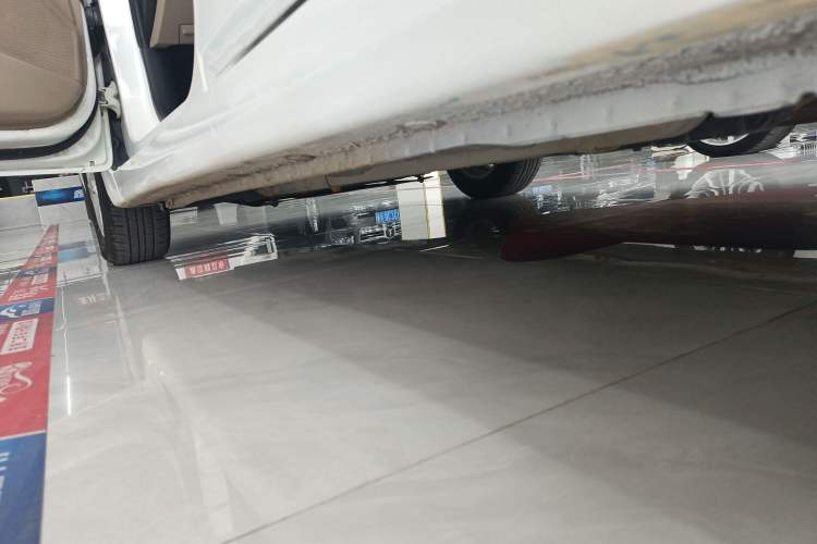 Used Hyundai Verna (older generation) 2014 1.4L Manual Smart GLS Trim Left Side Sill