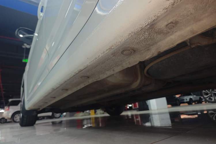 Used Hyundai Verna (older generation) 2014 1.4L Manual Smart GLS Trim Left Side Sill