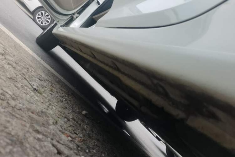 Used Hyundai Verna (older generation) 2014 1.4L Manual Smart GLS Trim Left Side Sill