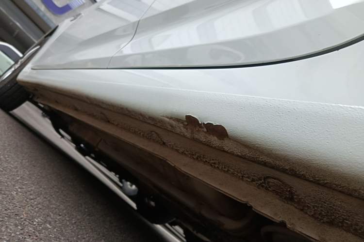Used Hyundai Verna (older generation) 2014 1.4L Manual Smart GLS Trim Left Side Sill