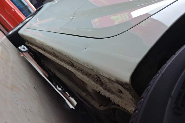 Used Hyundai Verna (older generation) 2014 1.4L Automatic Smart GLS Left Side Sill