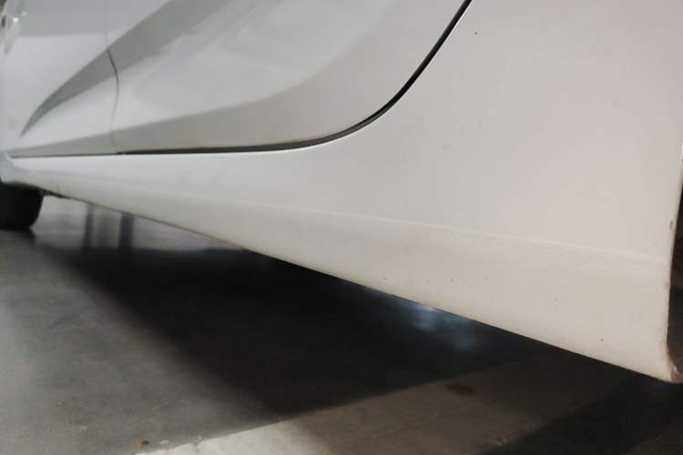Used Hyundai Verna (older generation) 2014 1.4L Automatic Smart GLS Left Side Sill