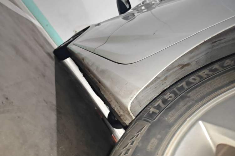 Used Hyundai Verna (older generation) 2014 1.4L Automatic Smart GLS Left Side Sill
