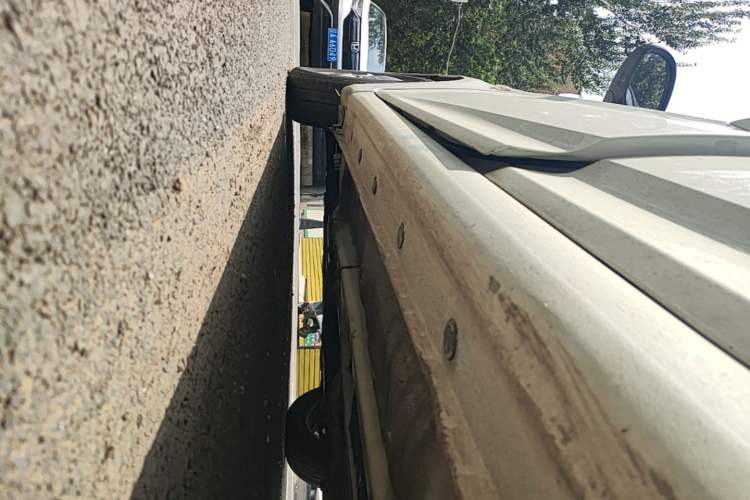 Used Hyundai Verna (older generation) 2014 1.4L Automatic Smart GLS Left Side Sill