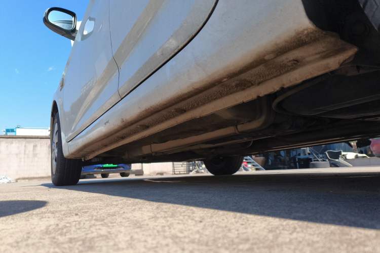 Used Hyundai Verna (older generation) 2014 1.4L Manual Smart GLS Trim Left Side Sill