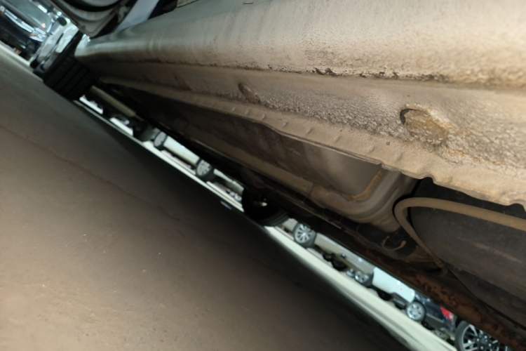 Used Hyundai Verna (older generation) 2014 1.4L Manual Smart GLS Trim Left Side Sill